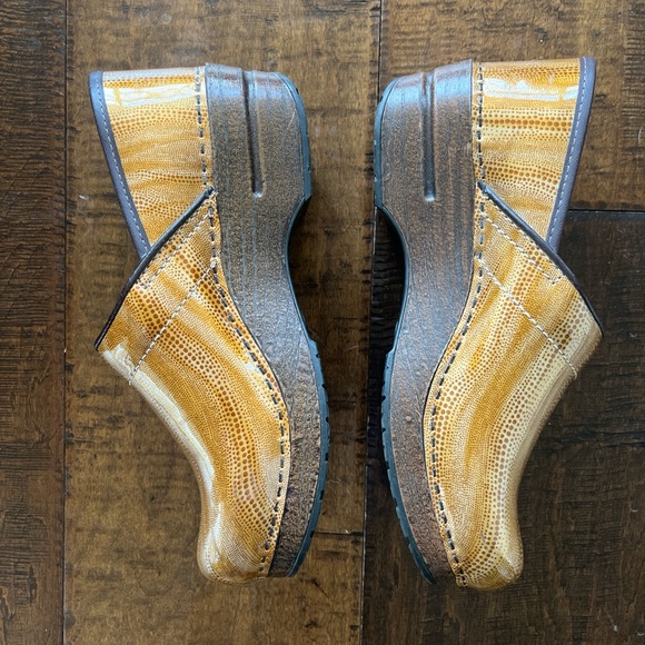 Dansko Golden Honey Patent leather professional clogs EU 39 US 8.5 - Picture 3 of 7